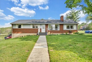 76 Lakeland Cir, Troutville, VA 24175