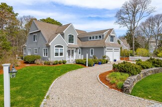 25 Driftwood Cir, Mashpee, MA 02649