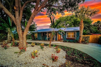 426 Eagles Nest Ln, Sarasota, FL 34243