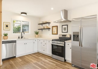 5141 Don Pio Dr, Woodland Hills, CA 91364