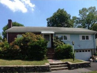 22 Kittredge St, Peabody, MA 01960