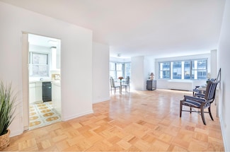 77 W 55th St Unit 4B, New York, NY 10019