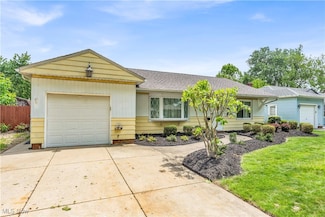 6751 Oakwood Rd, Parma Heights, OH 44130