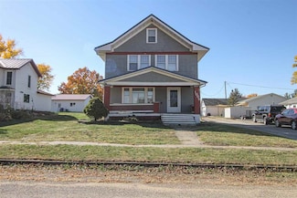 1009 Summit St, Center Point, IA 52213