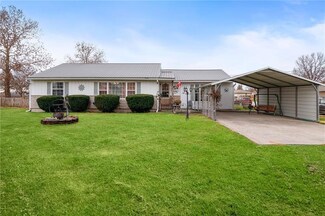 300 Floyd Rd, Orrick, MO 64077