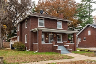 402 W Church St, Benton, IL 62812