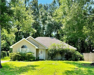 2075 Molitor St, Mandeville, LA 70448