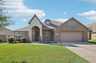 808 Brandt St, Grandview, TX 76050