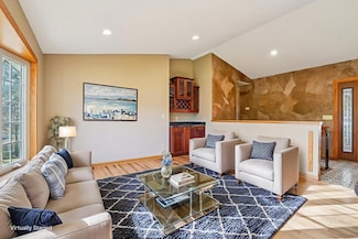 9685 Clover Cir, Eden Prairie, MN 55347