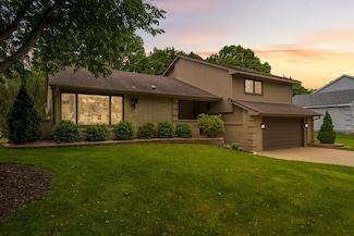 2367 Apache Ct, Saint Paul, MN 55120