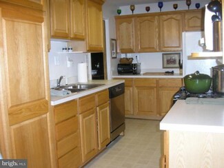 1827 Anderson Rd, Falls Church, VA 22043
