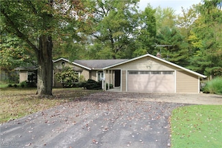 9290 Kingsley Dr, Chagrin Falls, OH 44023
