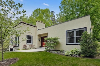 17 E Stillwater Ave, Beverly Shores, IN 46301
