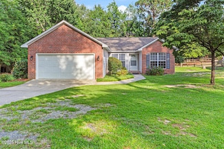 107 Sandspur Ln, West End, NC 27376