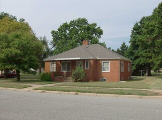 229 S Park St, Pretty Prairie, KS 67570
