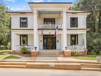 922 N Link St, Palestine, TX 75801