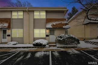 140 Burtonwood Dr, Ballwin, MO 63011