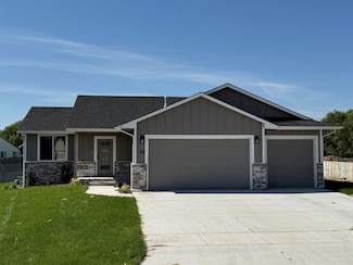 102 E Poplar Ct, Goddard, KS 67052