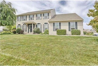 8 Morgan Dale Ct, Morgantown, PA 19543
