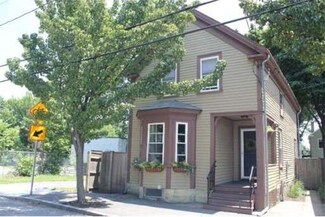 19 Cross St, Salem, MA 01970