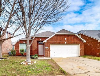 8905 Friendswood Dr, Fort Worth, TX 76123