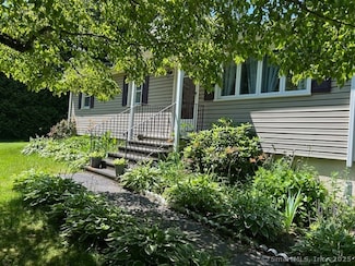 450 Toll Gate Rd, Groton, CT 06340