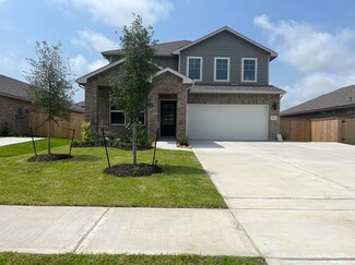 8631 Treetop Heights Dr, Mont Belvieu, TX 77523