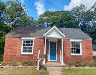 18 N Colin Dr, Portsmouth, VA 23701