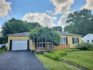 122 Saint Rita Dr, Rochester, NY 14606