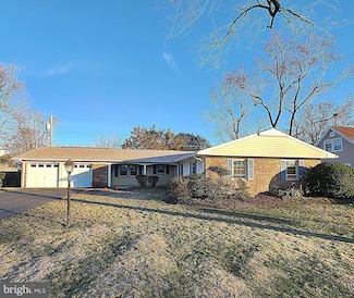 13104 Poplar Tree Rd, Fairfax, VA 22033