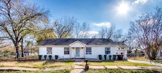 903 W 8th St, Bonham, TX 75418