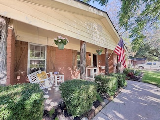 604 Caduceus Ln, Hurst, TX 76053
