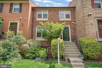 2893 Sutton Oaks Ln, Vienna, VA 22181