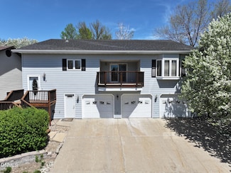 938 Columbine Ln, Bismarck, ND 58501