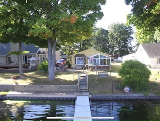 5540 Cozy Point Dr, Newaygo, MI 49337