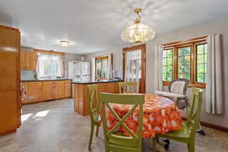 163 Central St, Farmington, NH 03835