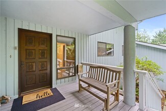 100 Highland Green Unit 6, Port Ludlow, WA 98365