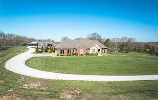 1100 Landon Rd, Bourbon, MO 65441