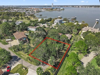 1802 E Winn St, Kemah, TX 77565