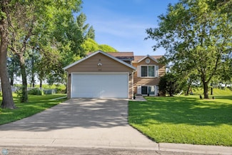 2760 26th Street Cir S, Moorhead, MN 56560