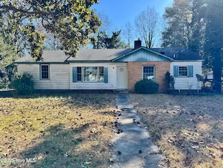 517 Greenmead Dr, Kinston, NC 28501