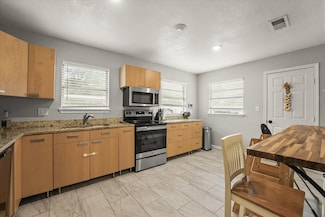 3350 Glenhaven Blvd, Dallas, TX 75211