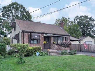 94 Hawthorne Rd, Waltham, MA 02451
