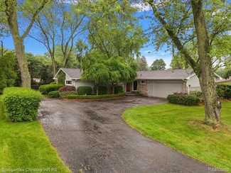 6727 Lahser Rd, Bloomfield Hills, MI 48301