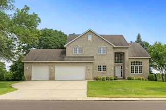 8201 Stone Creek Dr, Chanhassen, MN 55317