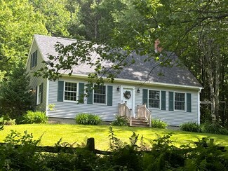 220 Seminole Dr, Farmington, ME 04938