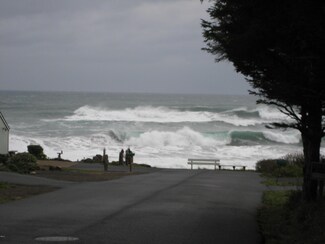 45 Surfside Dr, Yachats, OR 97498