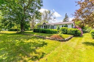 424 Bedford St, Lakeville, MA 02347