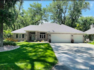 460 N Royal Troon Dr, North Sioux City, SD 57049