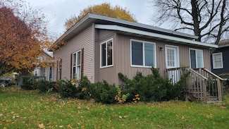 726 N Lafayette St, Greenville, MI 48838